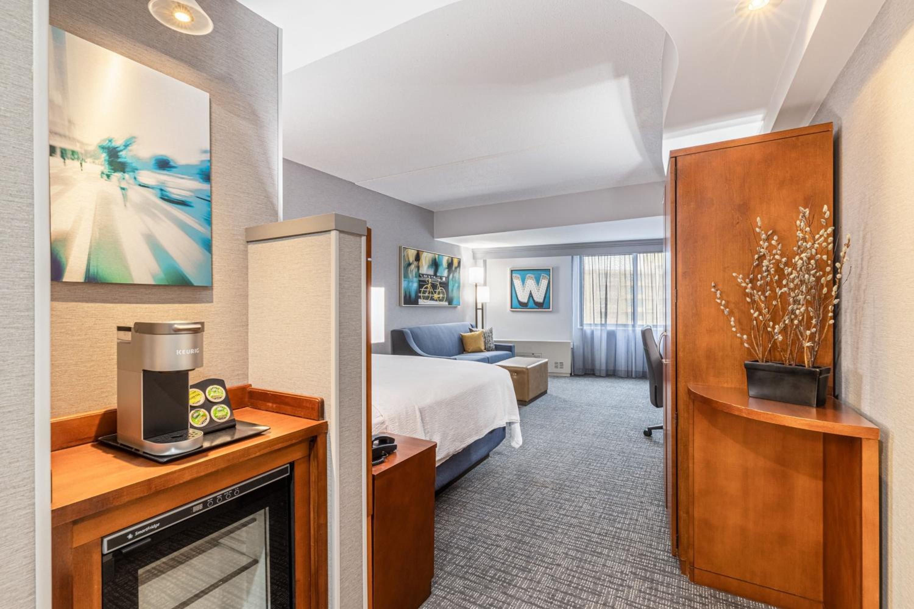King Room with Roll-In Shower - Mobility Accessible