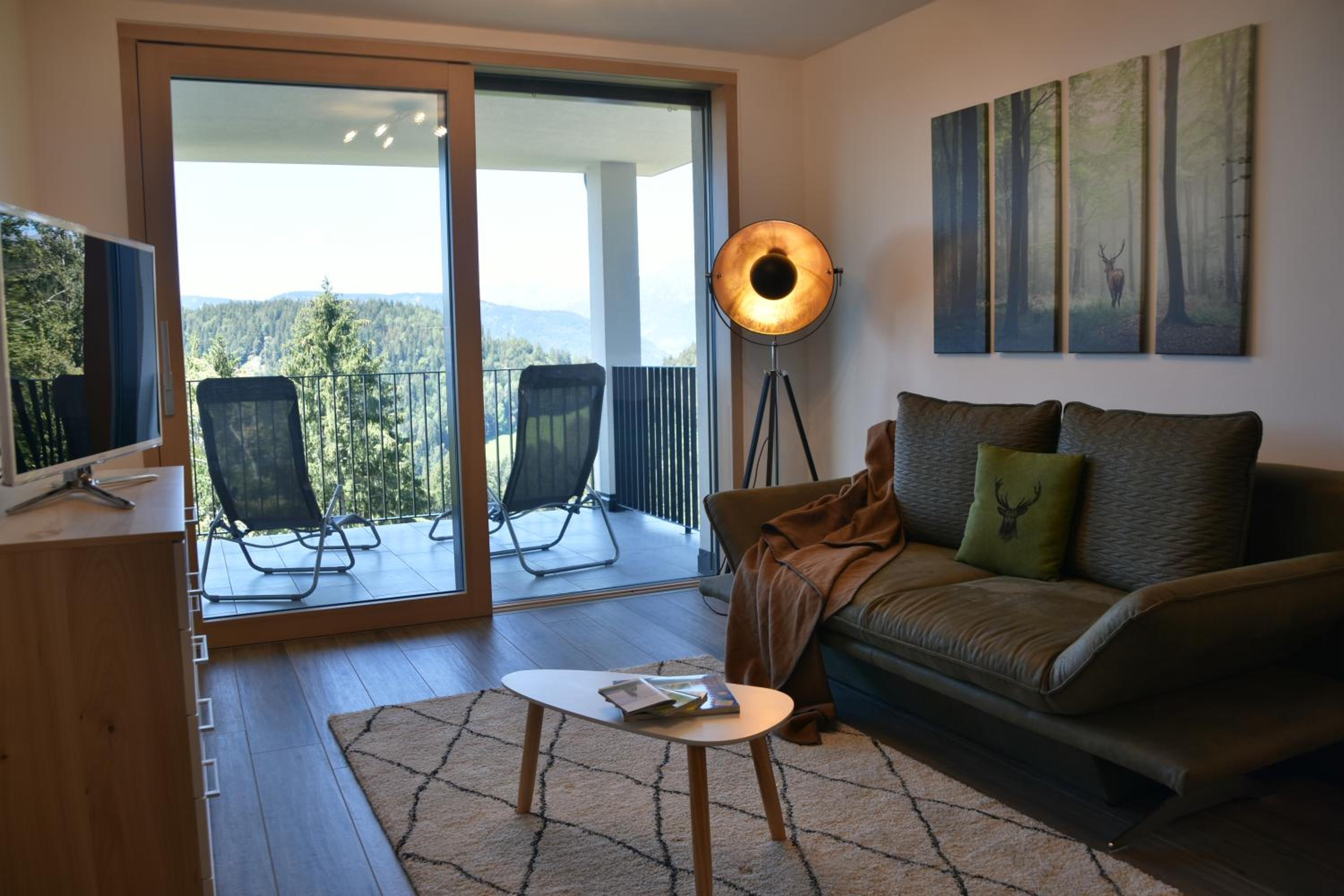 Apartment with Mountain View
