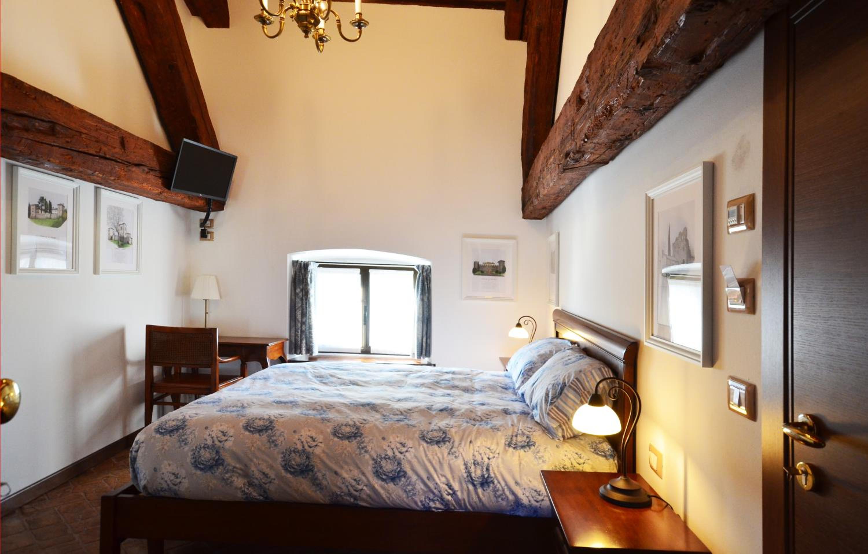 Double Room with Private Bathroom - Photo 9