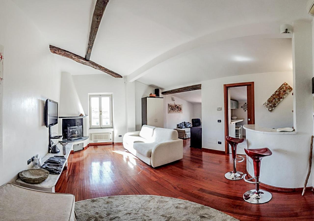 One-Bedroom Apartment - Photo 1