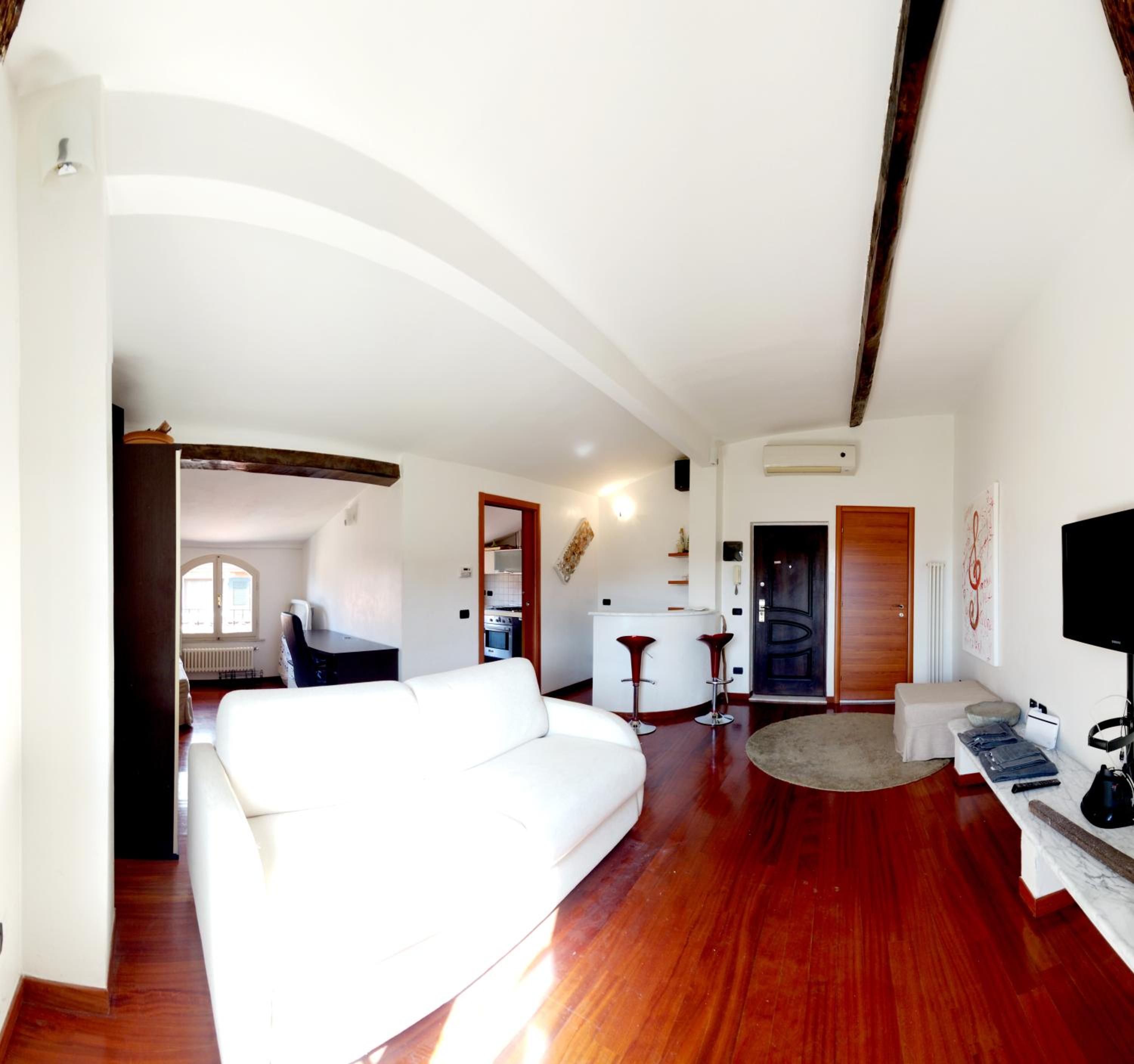 One-Bedroom Apartment - Photo 3