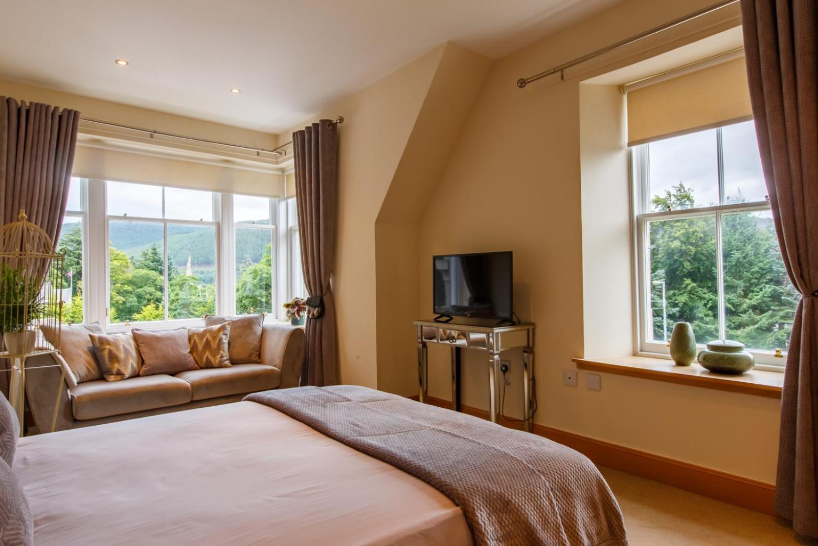 Superior King Room - Photo 3