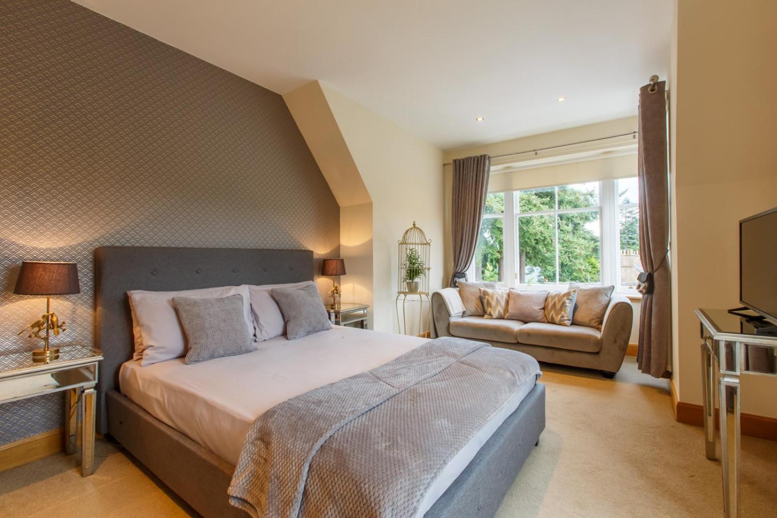 Superior King Room - Photo 1