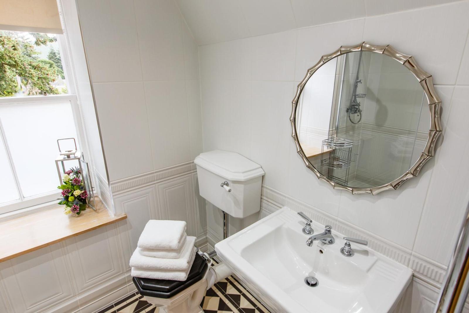 Superior King Room - Photo 8