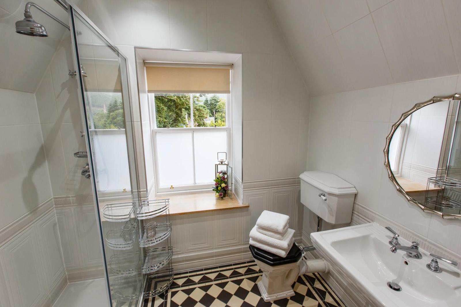 Superior King Room - Photo 7