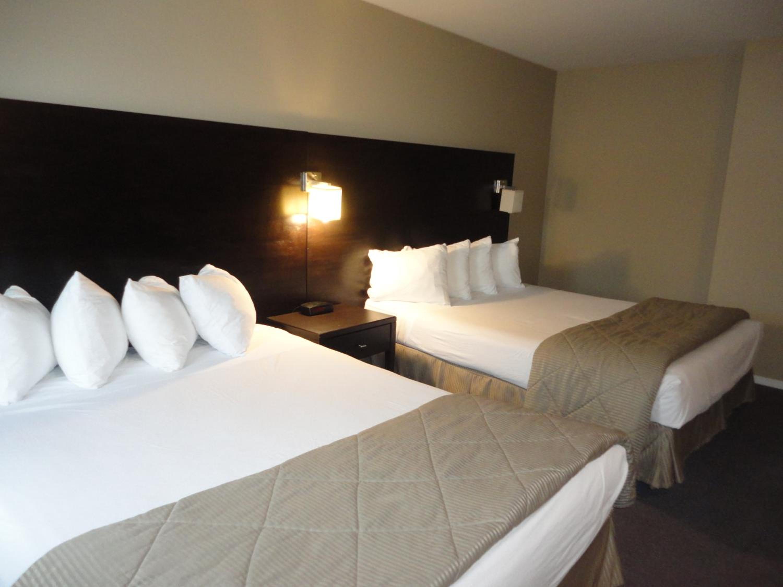 Two-Bedroom Suite with Two Queen Beds and Double Bed - Non-Smoking - Photo 4