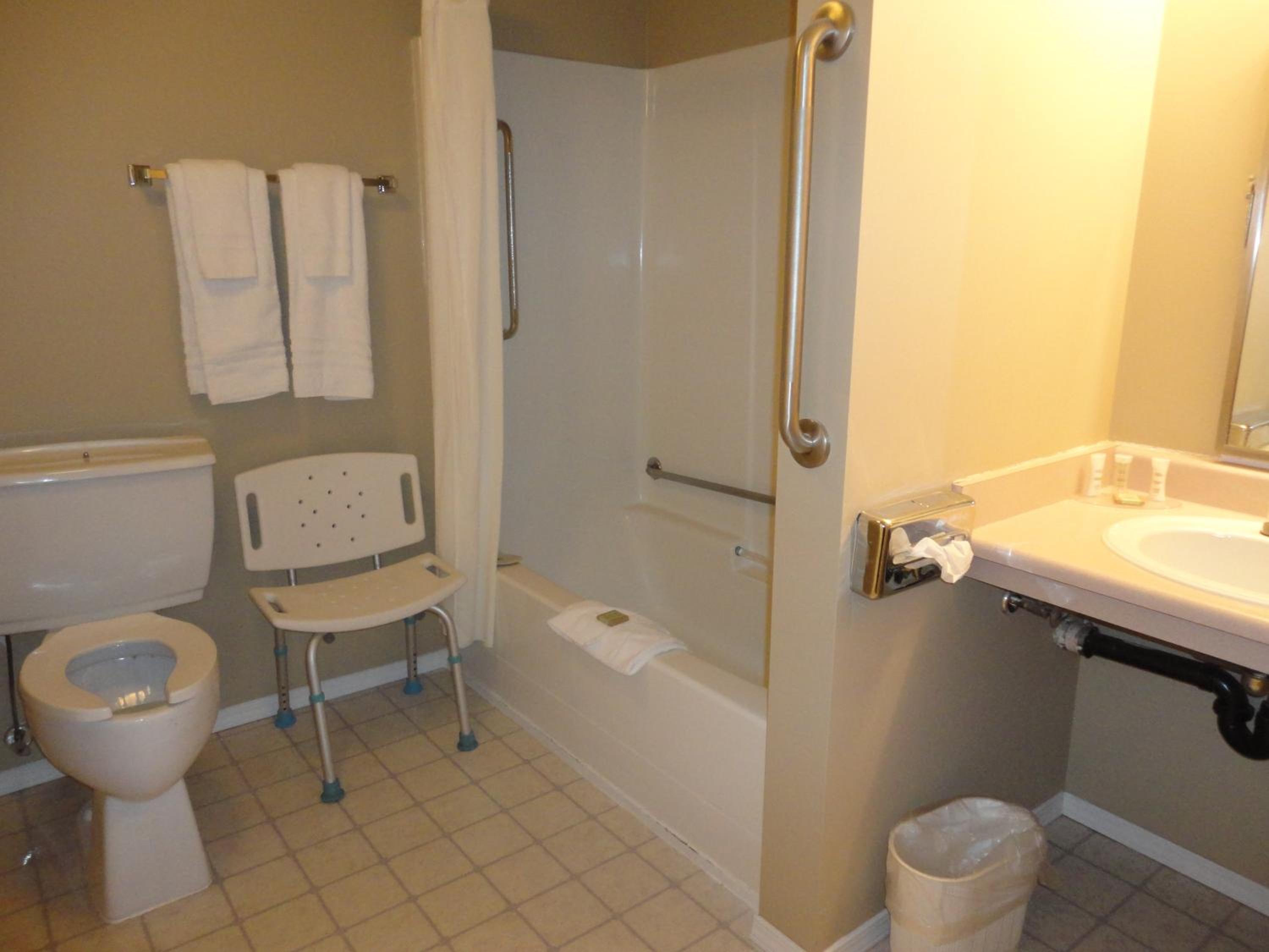 Queen Room - Disability Access - Non-Smoking - Photo 6