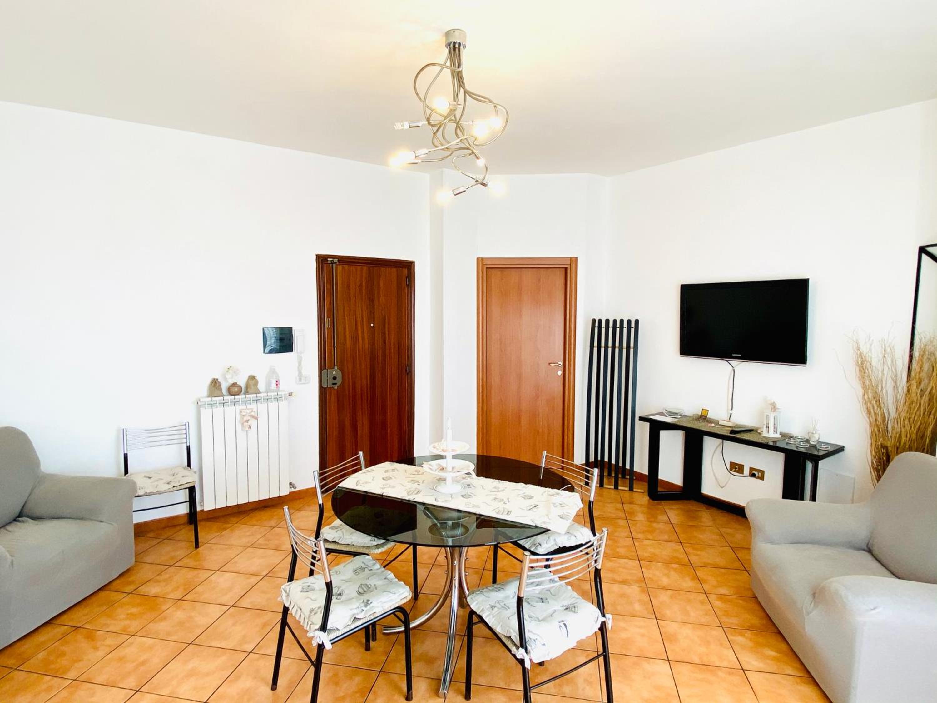 One-Bedroom Apartment - Photo 8