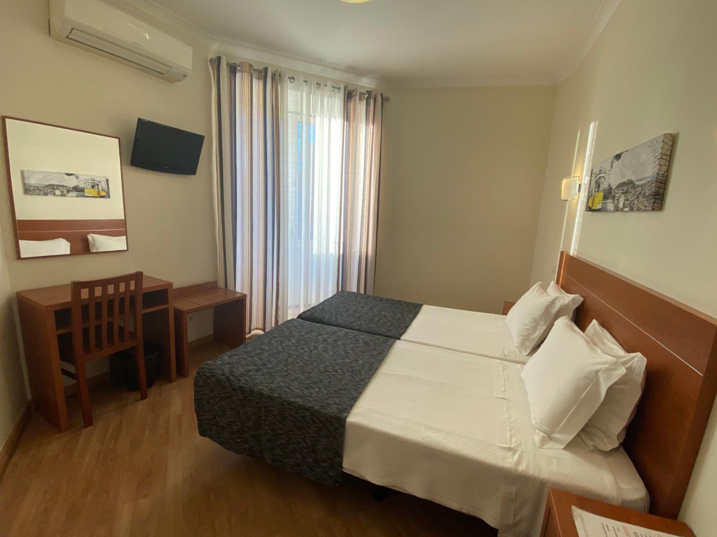 Twin Room - Photo 1