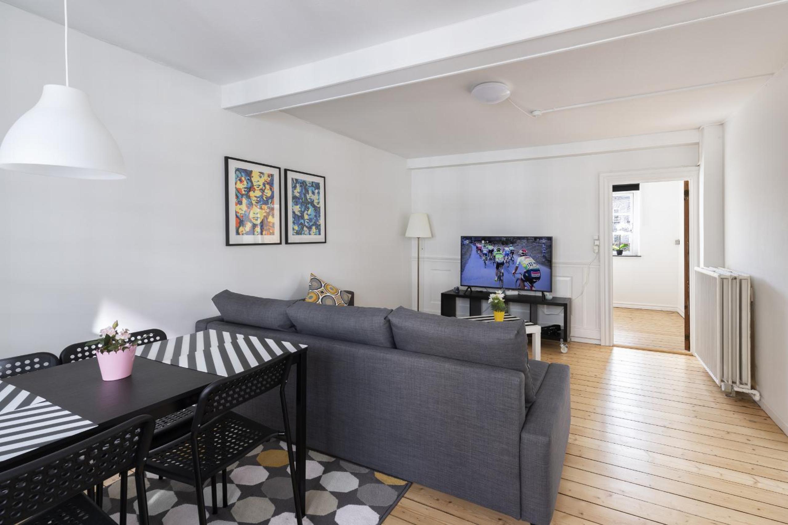 One-Bedroom Apartment photo 3