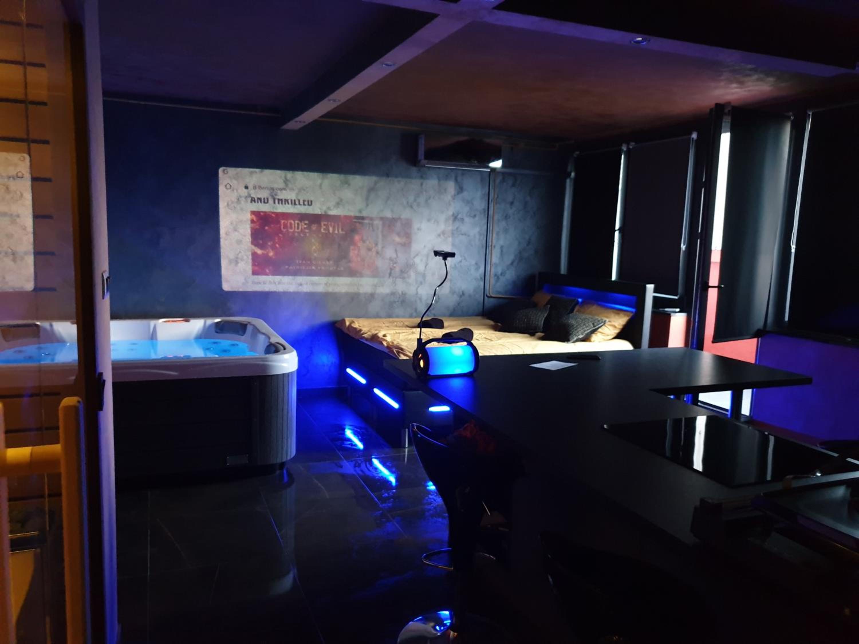 One-Bedroom Apartment - Photo 1