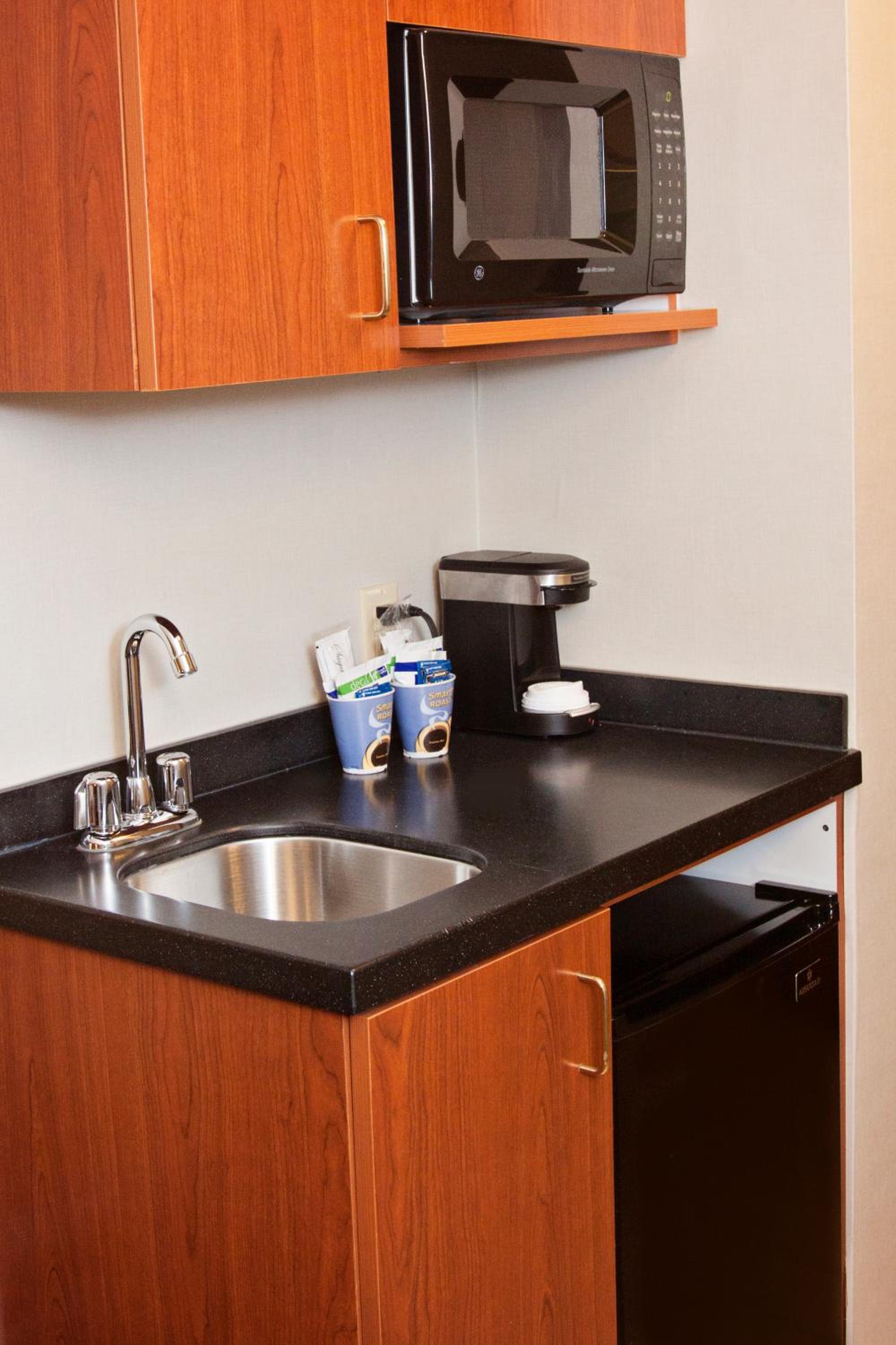 King Suite with Roll-In Shower - Communications/Mobility Accessible - Photo 5