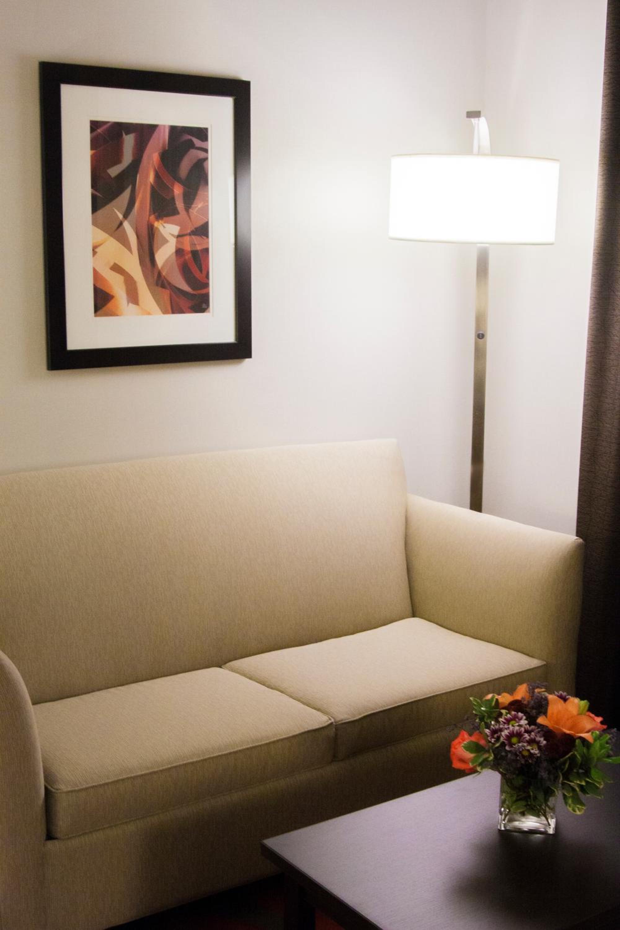 King Suite with Single Sofa Bed - Photo 2