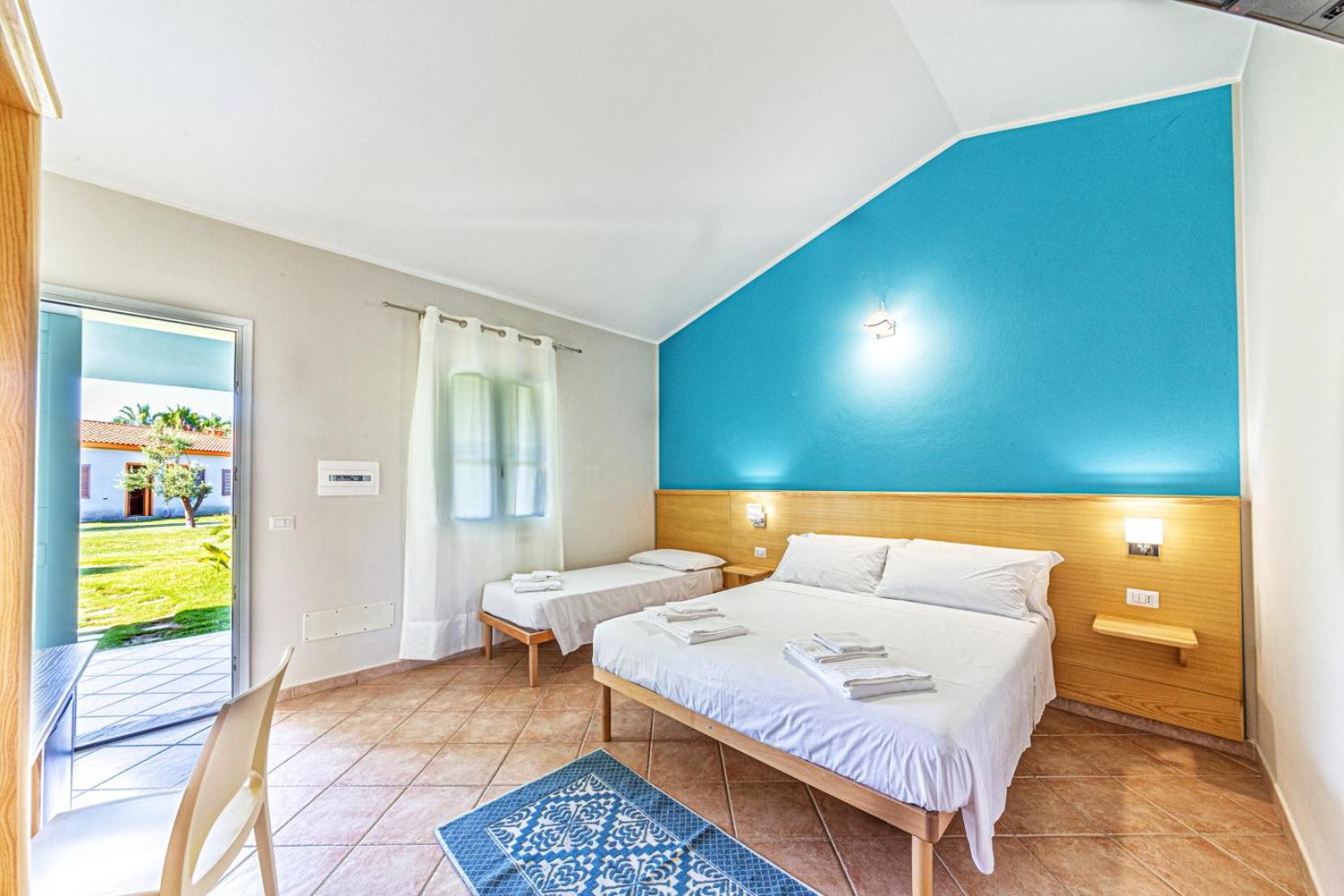 Triple Room with Garden View - Photo 4