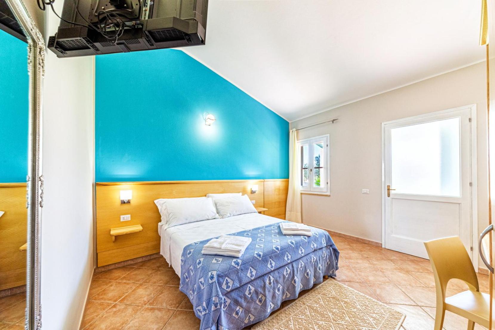Double Room with Garden View - Photo 10