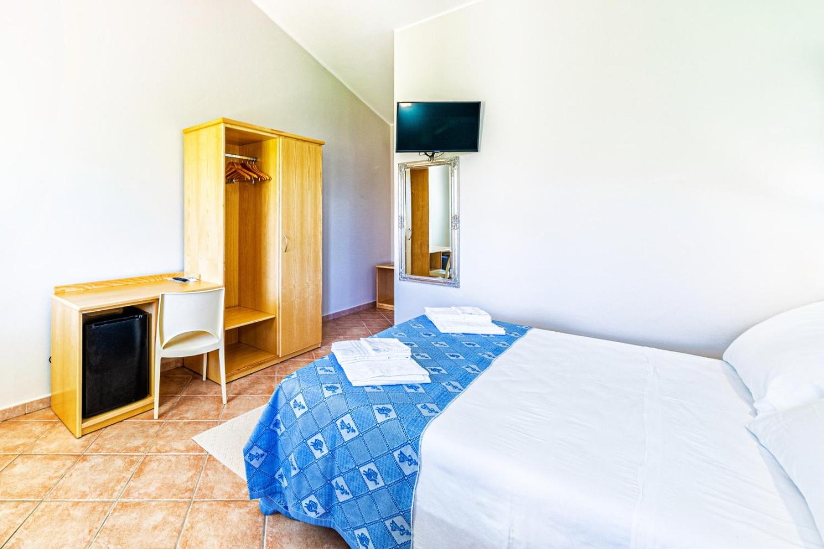 Double Room with Garden View - Photo 3