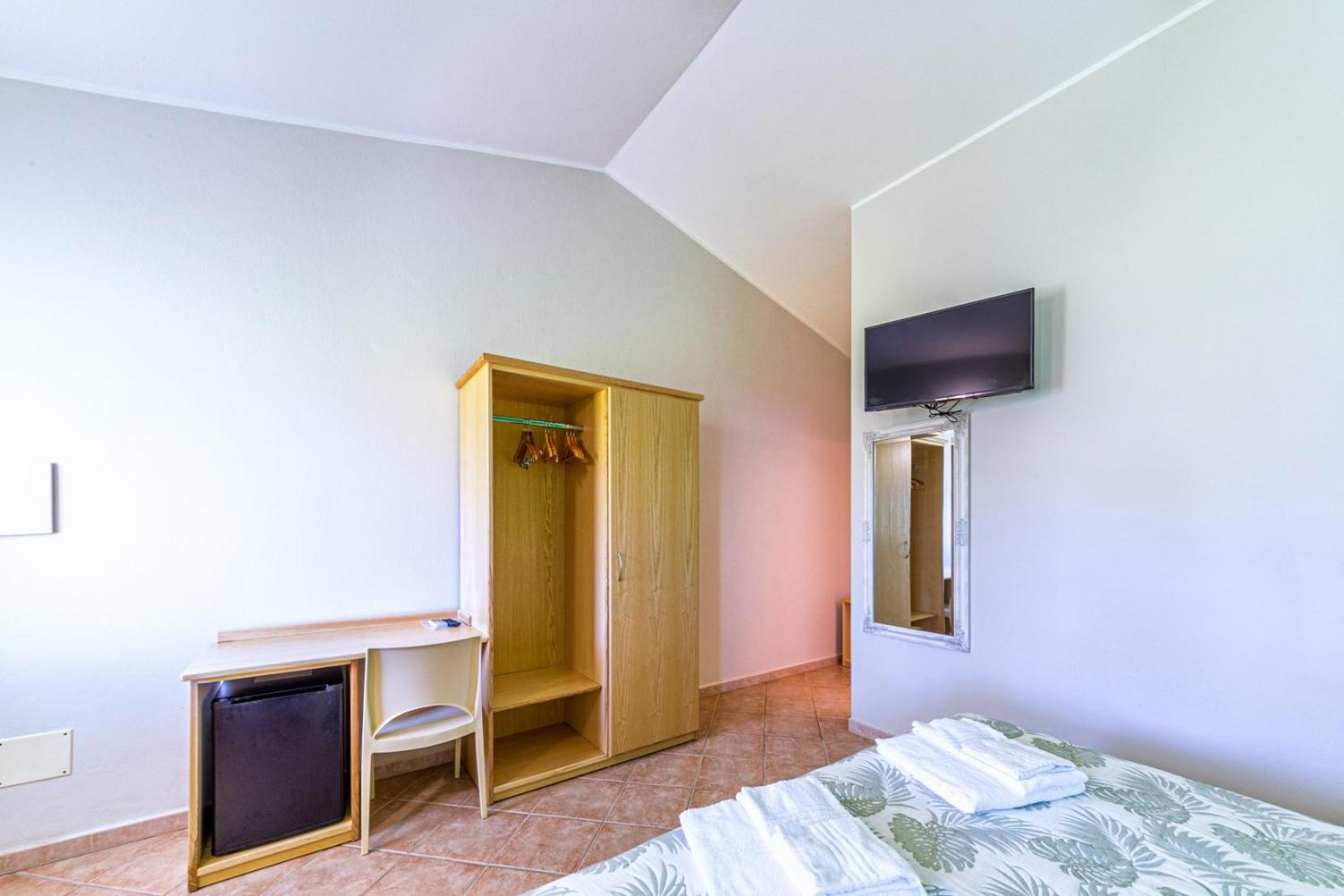 Double Room with Garden View - Photo 4