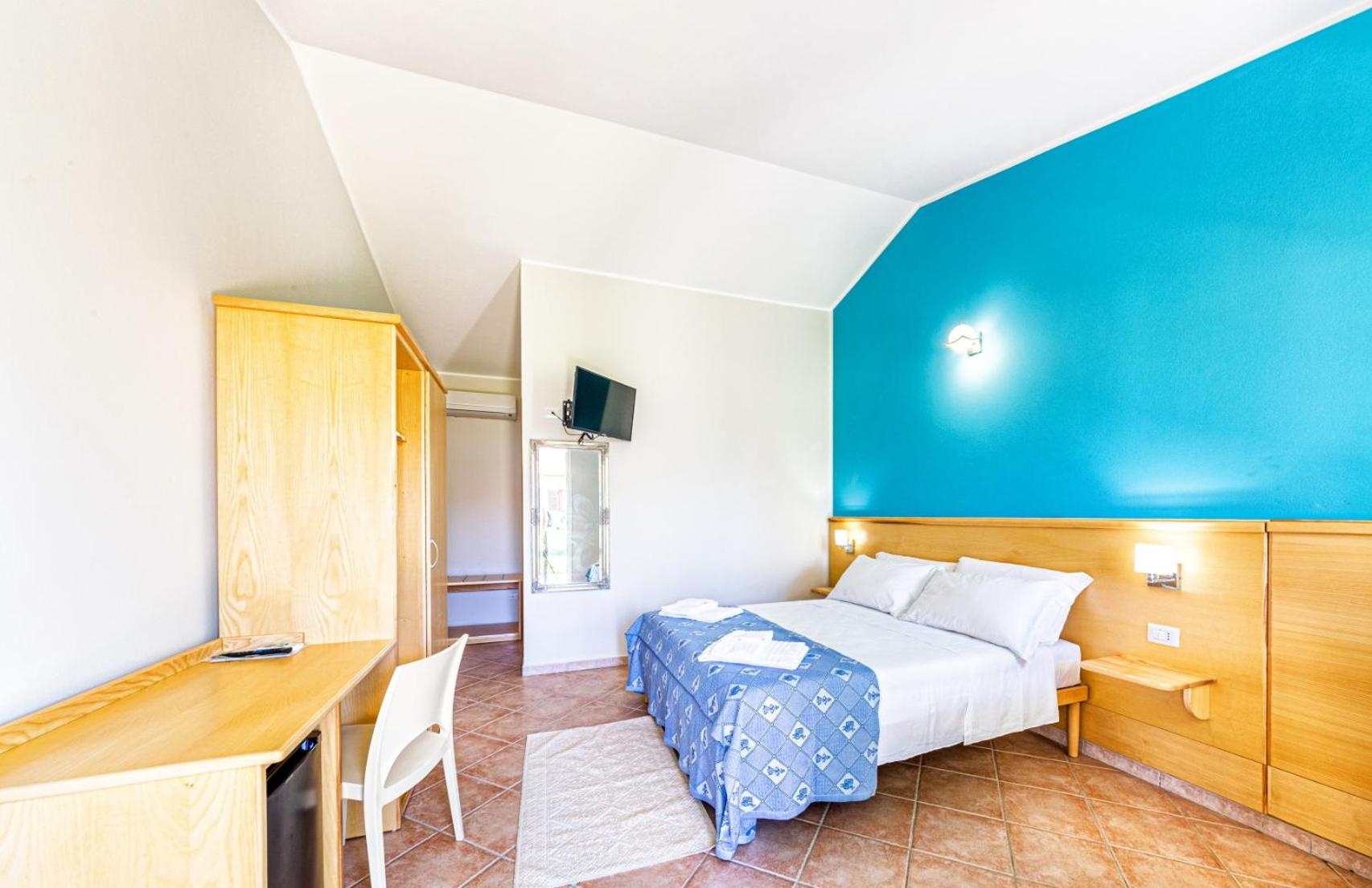 Double Room with Garden View - Photo 5