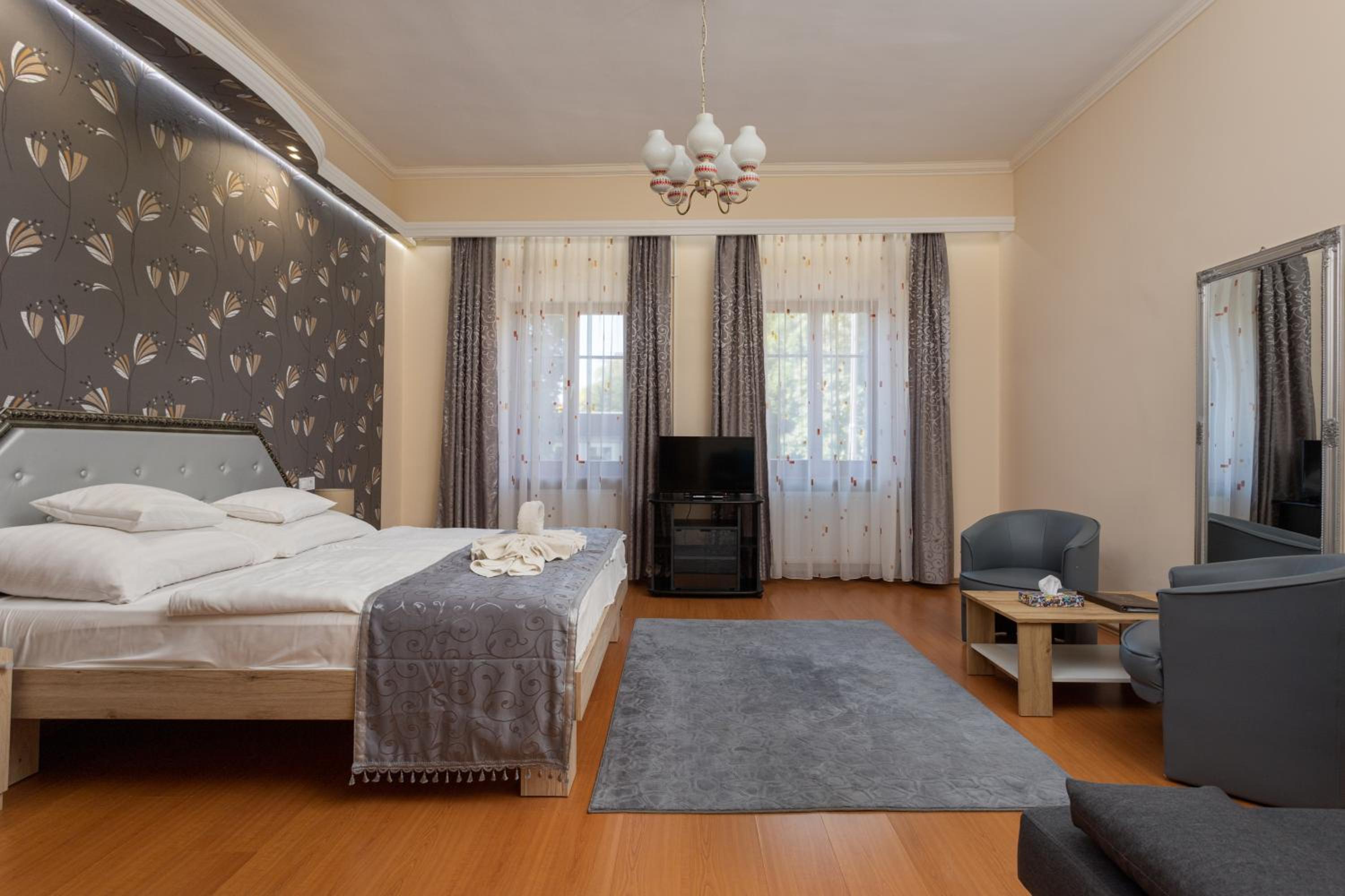 One-Bedroom Apartment with Kitchen