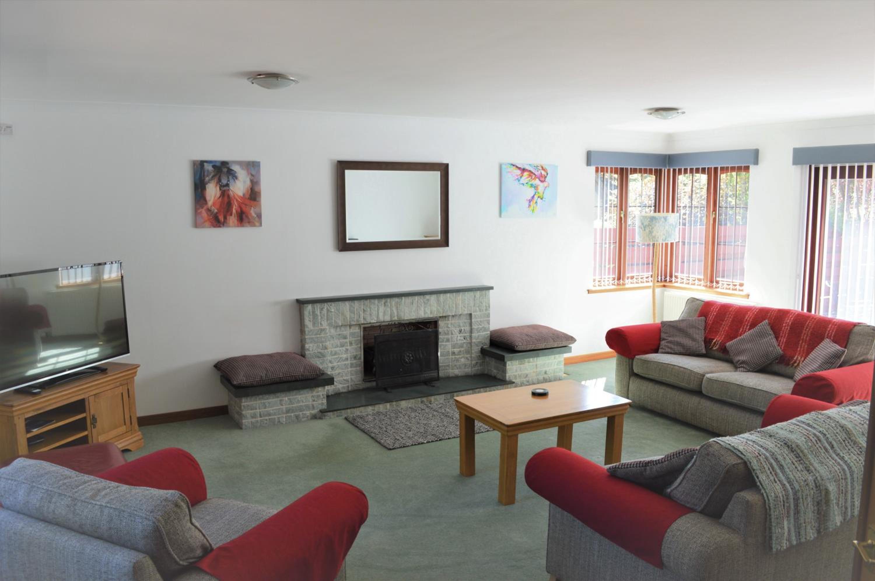 Six-Bedroom House photo 1