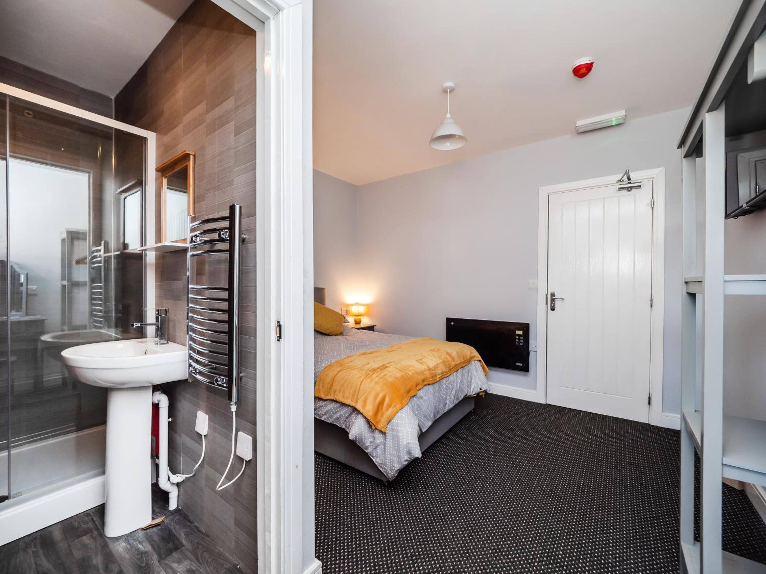 Double Room with Private Bathroom photo 3