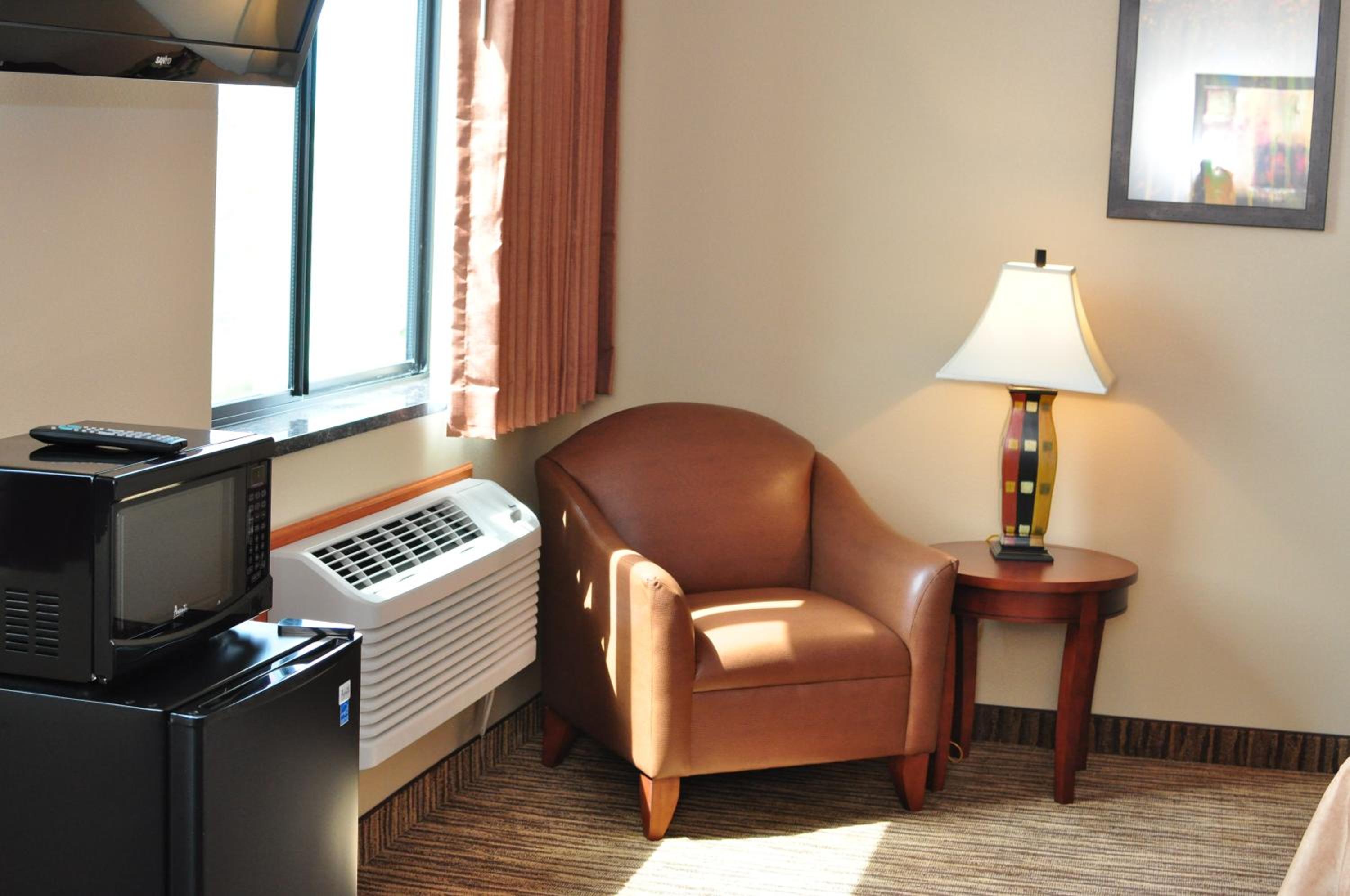 Queen Suite with Two Queen Beds photo 2