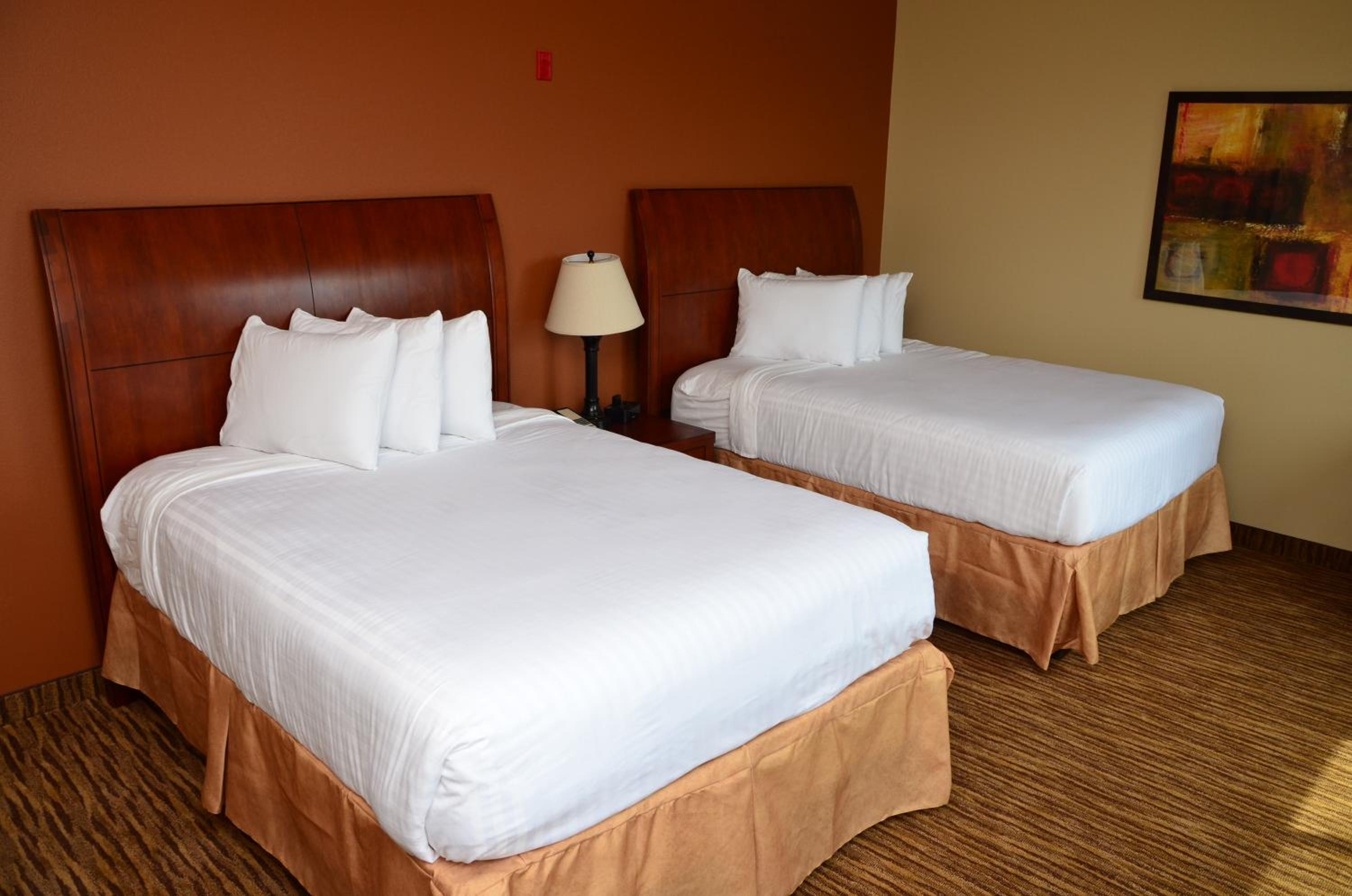 Queen Suite with Two Queen Beds photo 1