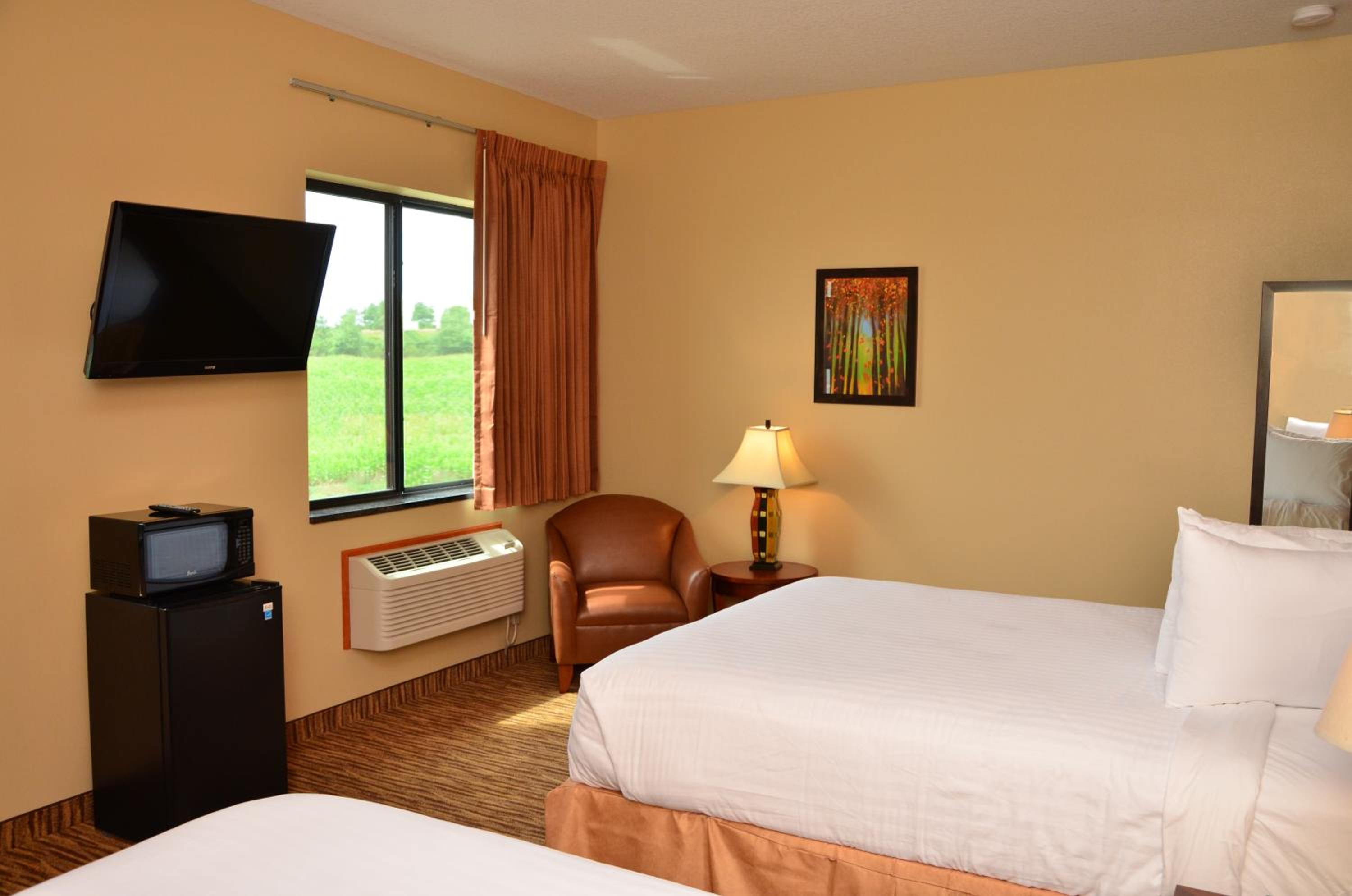 Queen Suite with Two Queen Beds photo 3