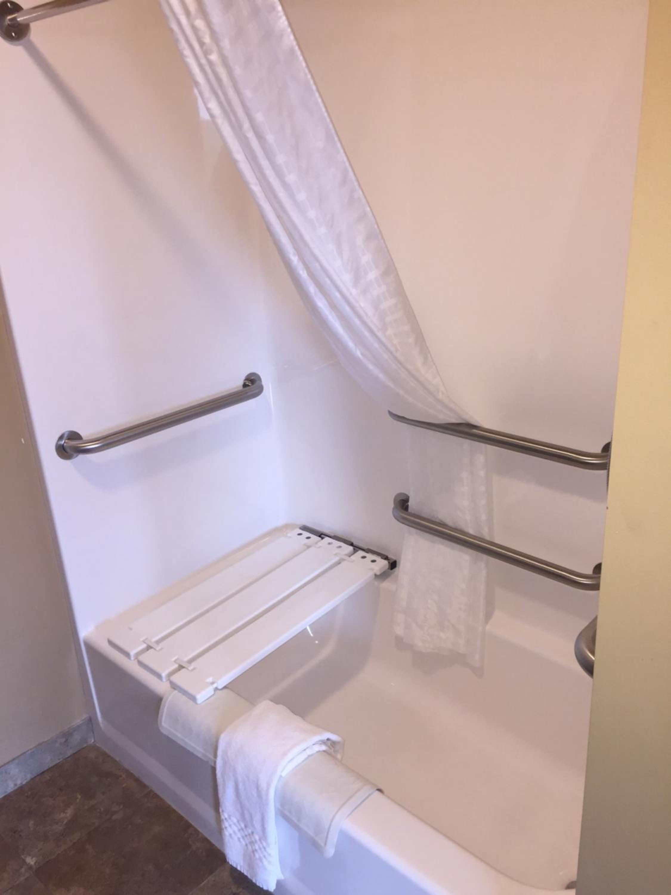 Queen Room with Two Queen Beds - Disability Access/Non-Smoking photo 3