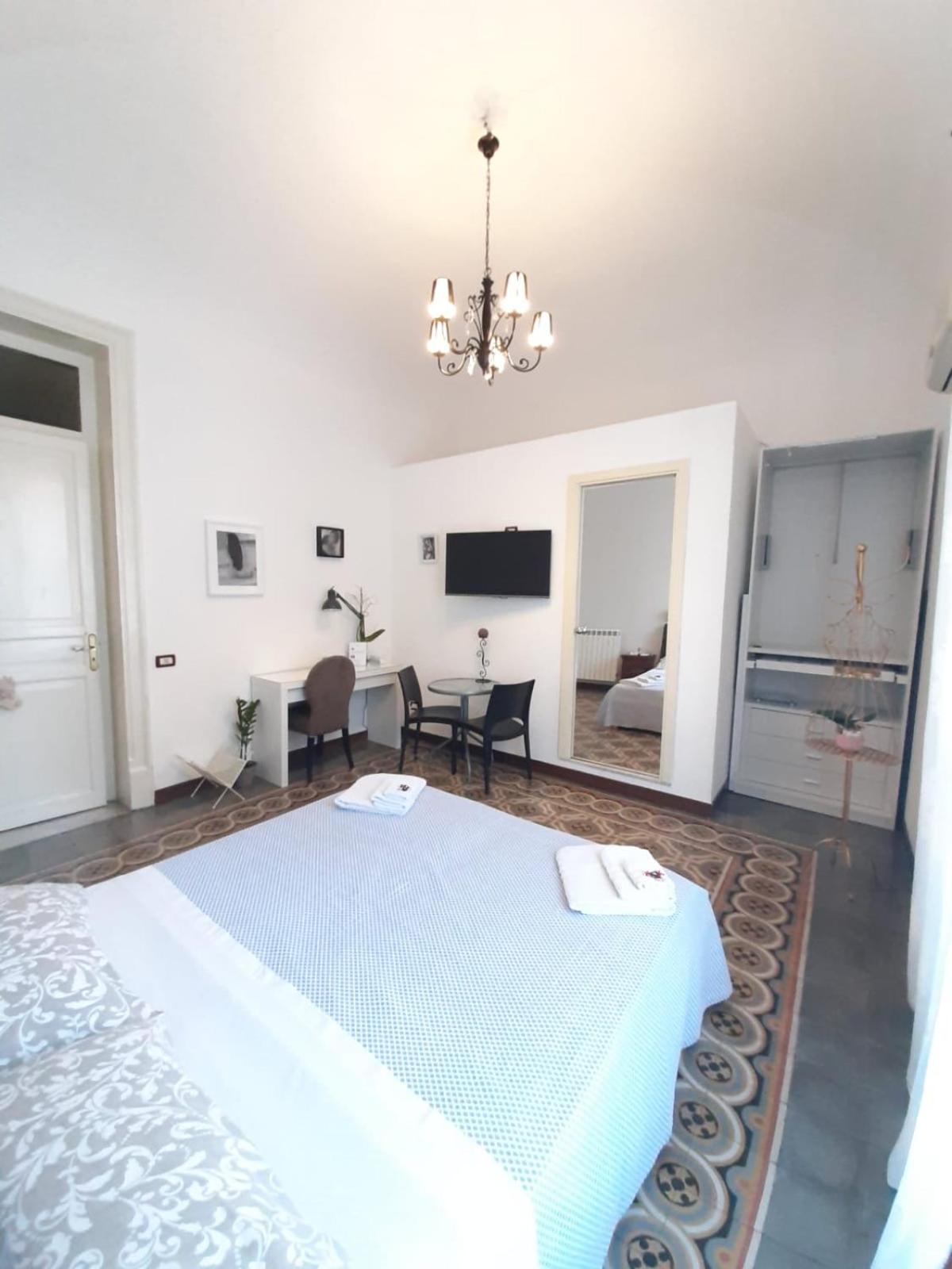 Deluxe Double Room with Balcony - Photo 14
