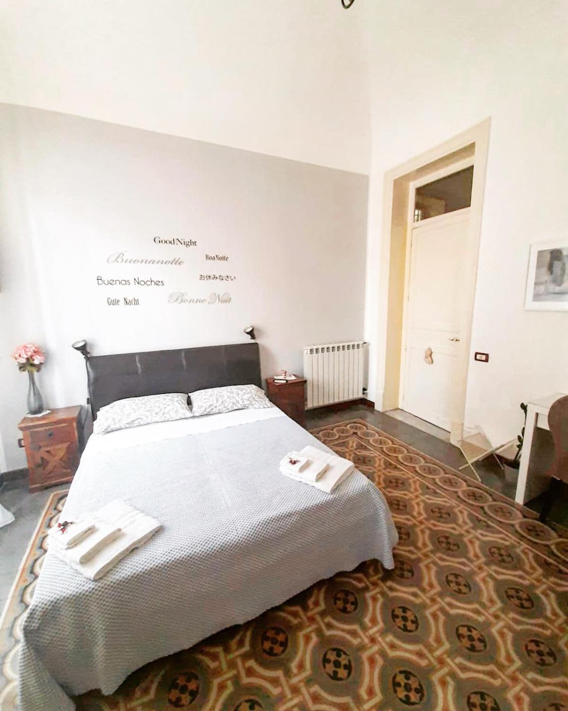 Deluxe Double Room with Balcony - Photo 4