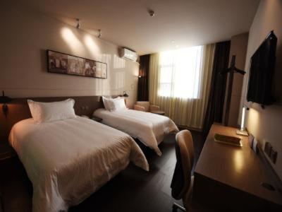 Business Twin Room B