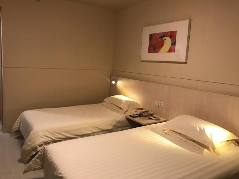 Twin Room B