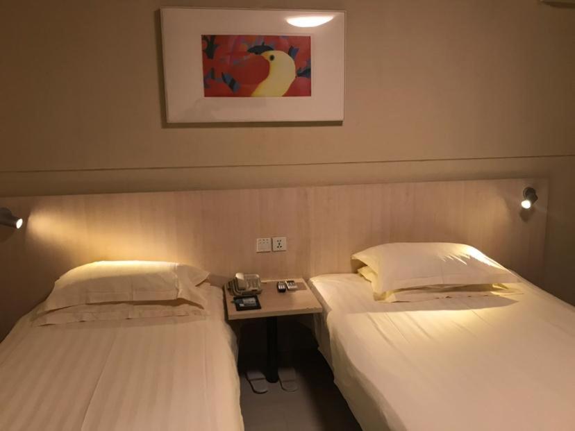 Twin Room B