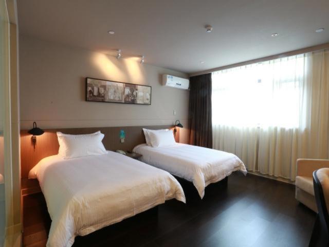Business Twin Room B photo 2