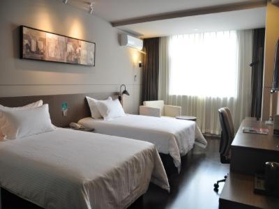 Business Twin Room A photo 1