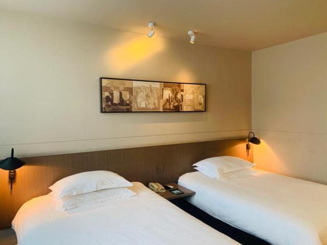 Twin Room - Photo 3