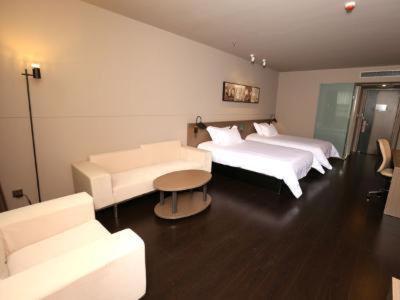 Business Twin Room A