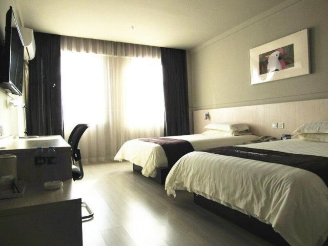 Twin Room - Photo 2