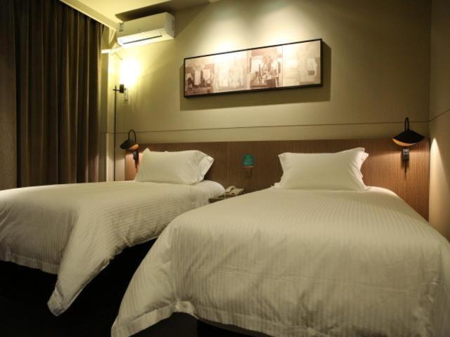 Business Twin Room A photo 1