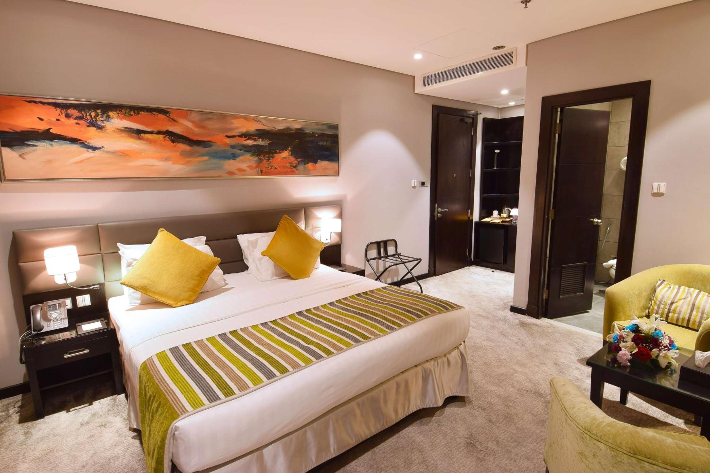 Deluxe King Room photo 1