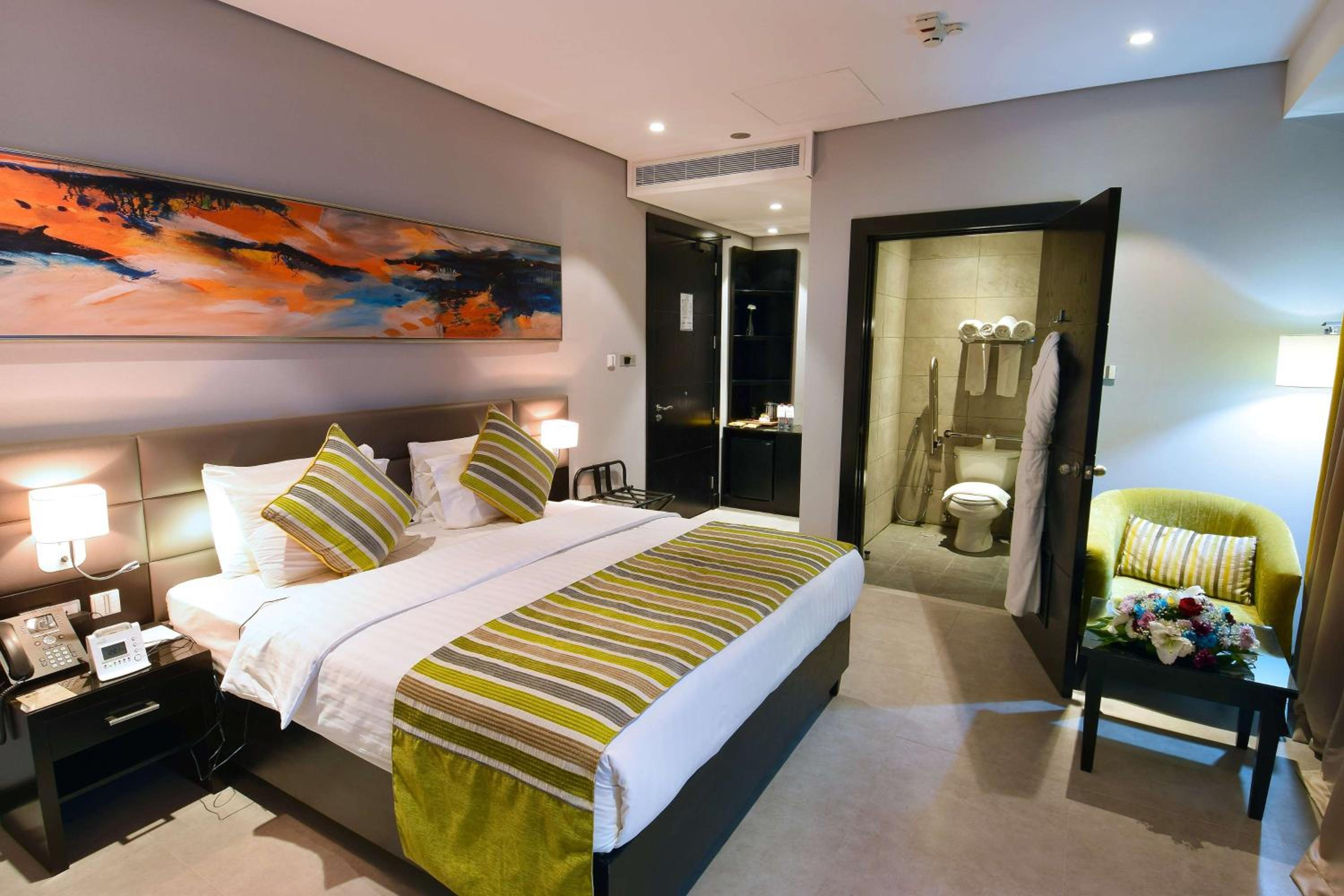 Deluxe King Room photo 2