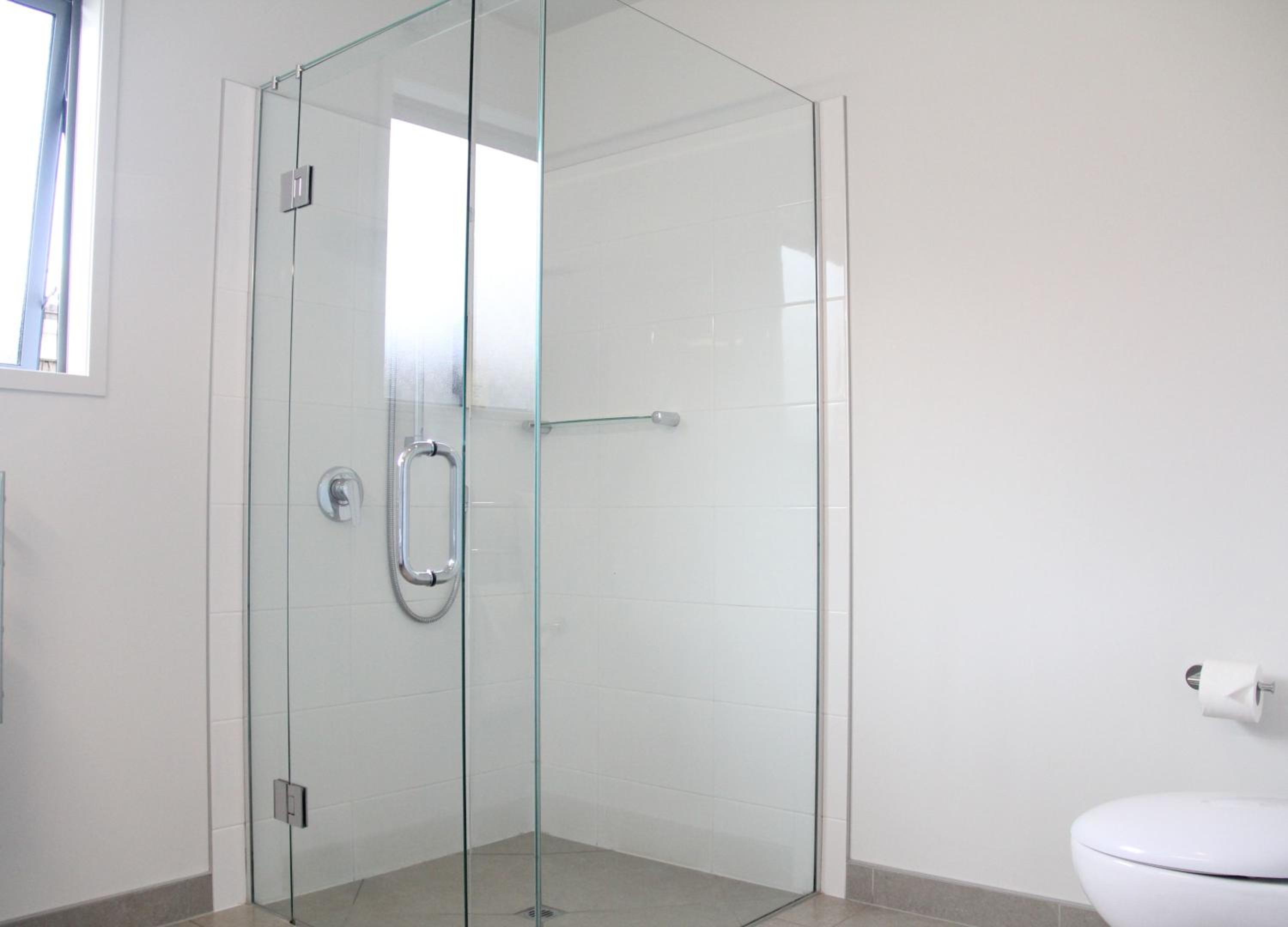 One-Bedroom Apartment - Photo 2