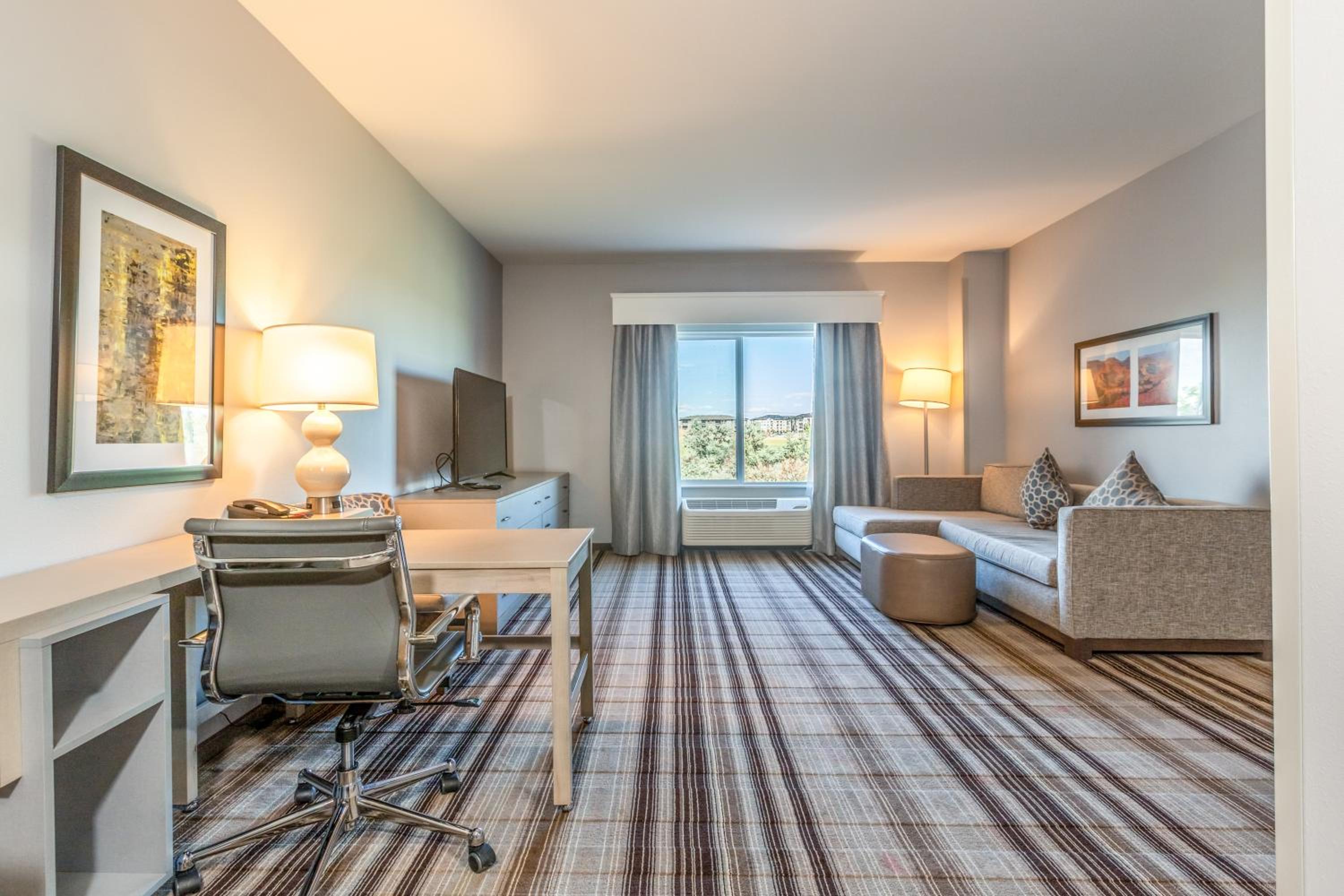 1 Queen Bed, One-Bedroom, Suite, Non-Smoking - Photo 22
