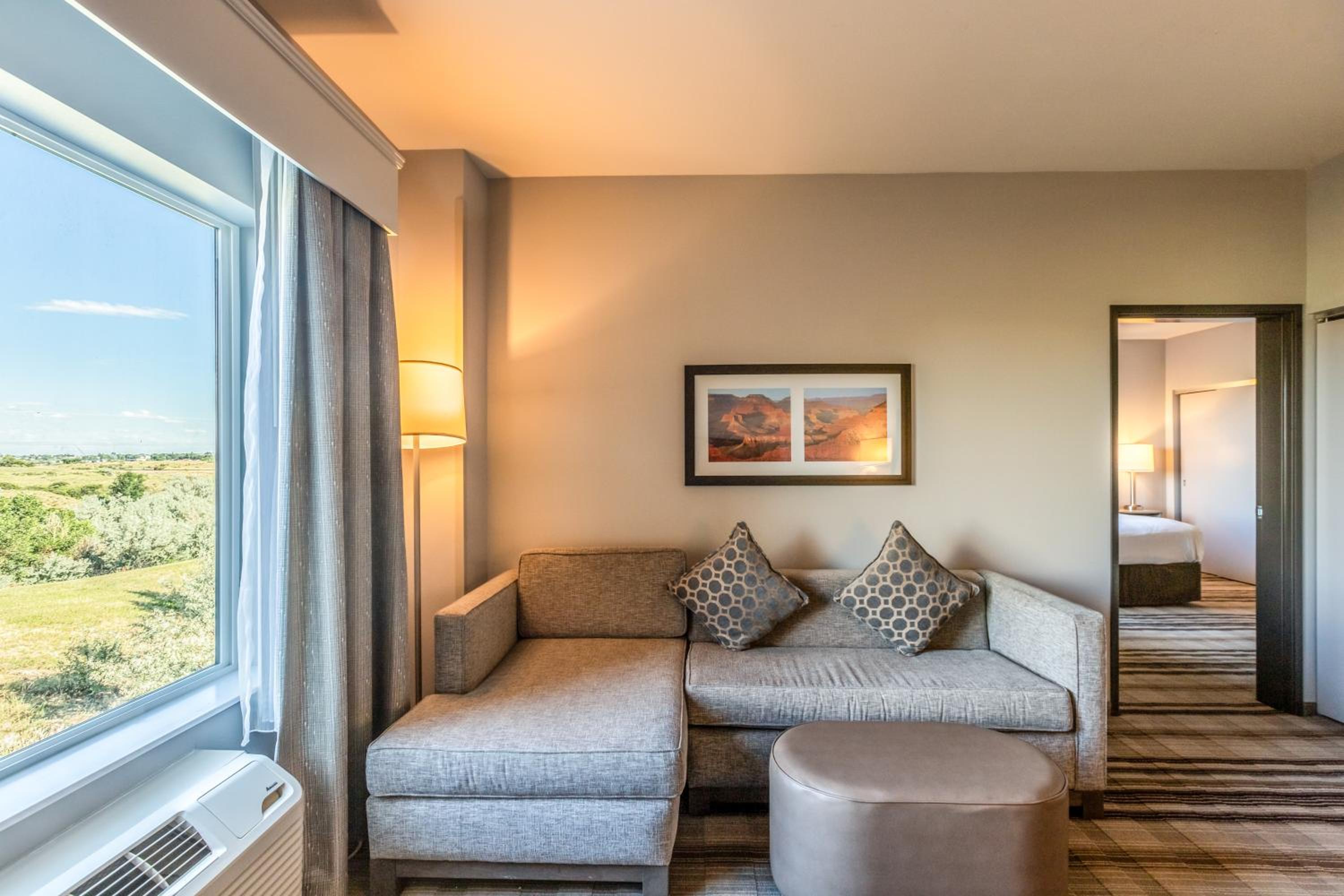 1 Queen Bed, One-Bedroom, Suite, Non-Smoking - Photo 25