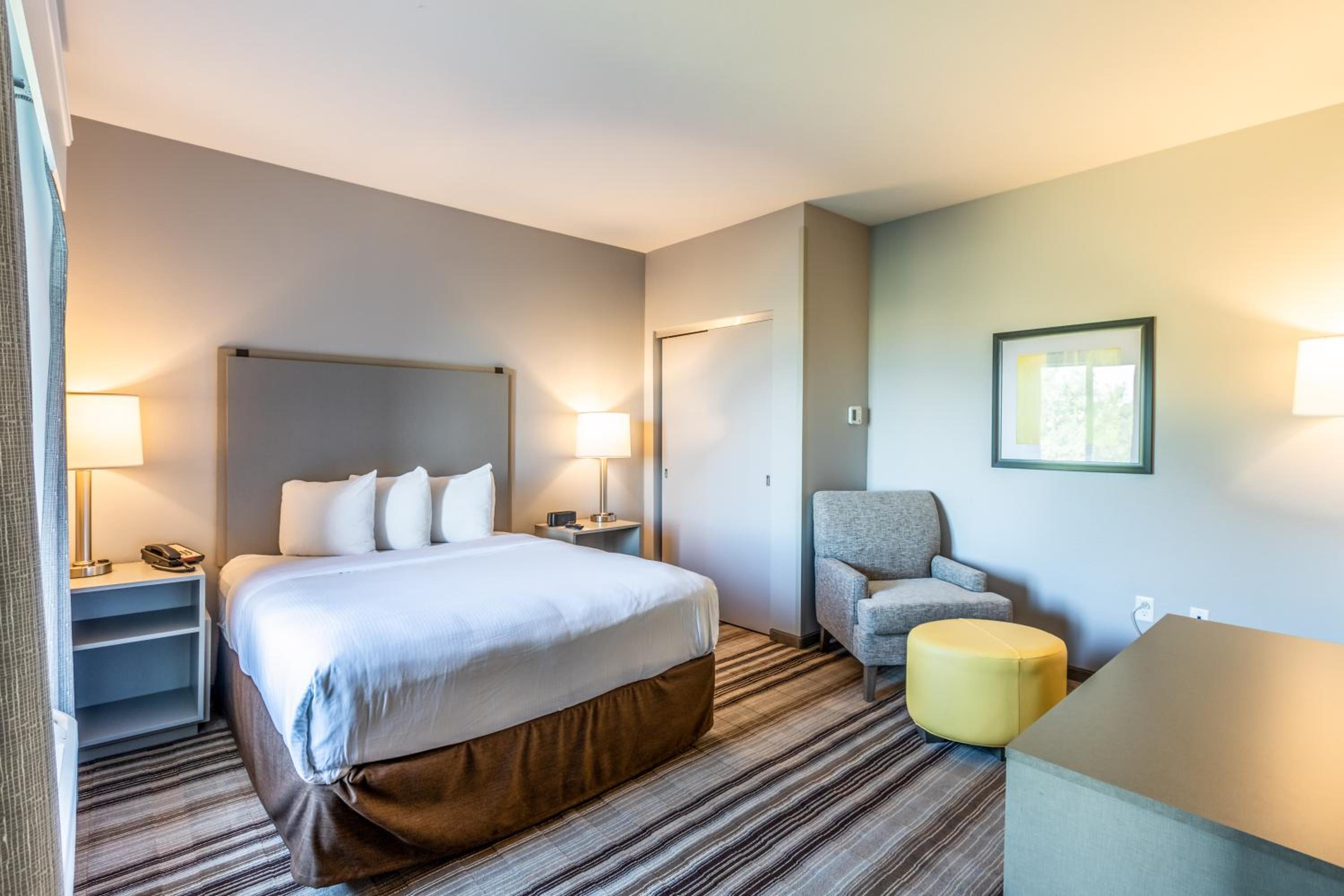 1 Queen Bed, One-Bedroom, Suite, Non-Smoking - Photo 26