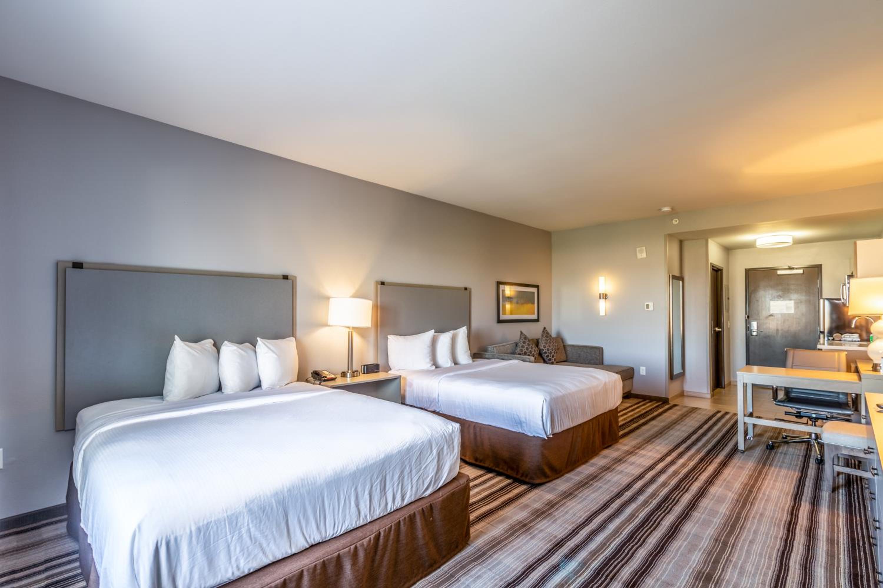 Studio Suite with Two Queen Beds - Non-Smoking - Photo 24