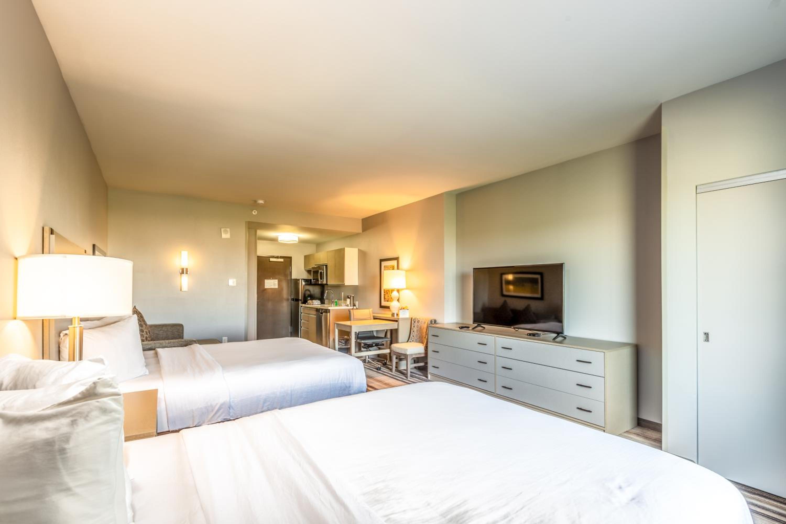 Suite with Two Queen Beds - Mobility Access/Non-Smoking - Photo 6