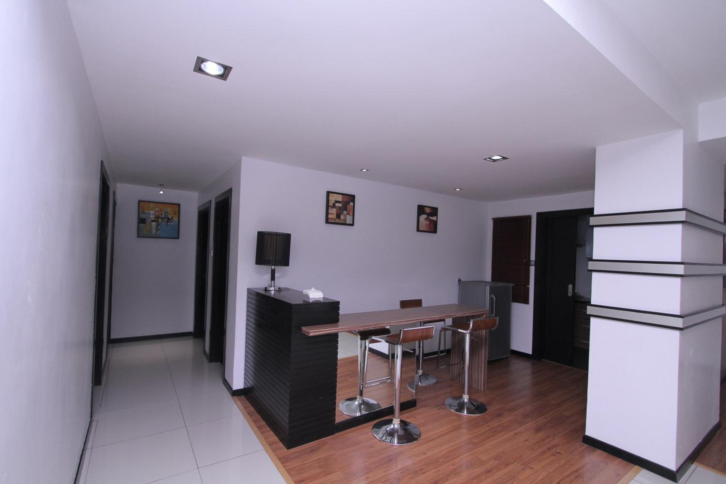 Three-Bedroom Apartment - Photo 3
