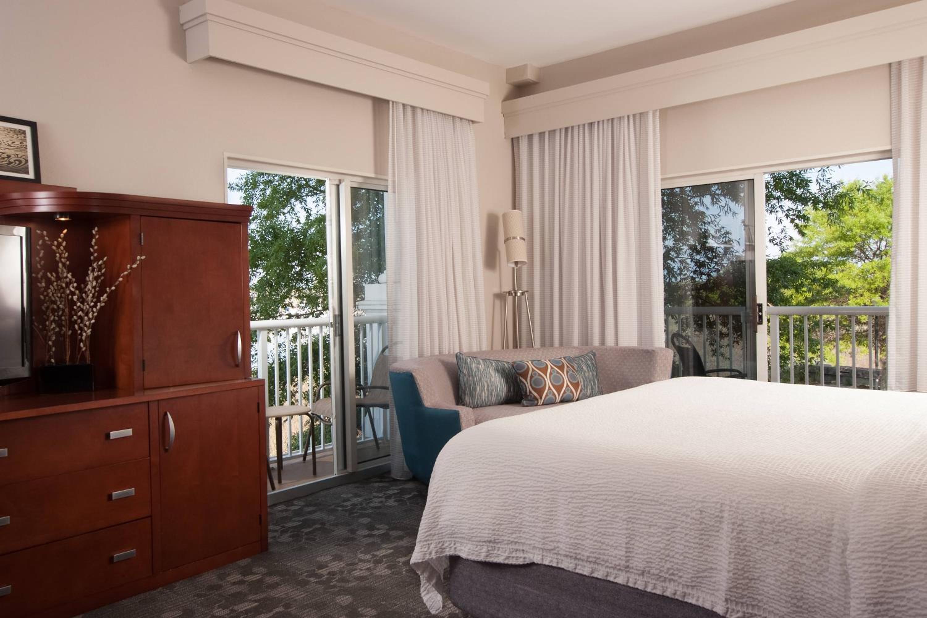 Larger Corner King Room with Water View, Balcony and Sofa Bed
